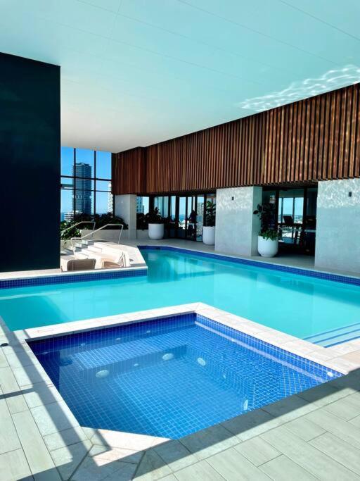 New Impressive 180° River View 1 Bed Apt With Pool 47F Apartman Gold Coast Kültér fotó